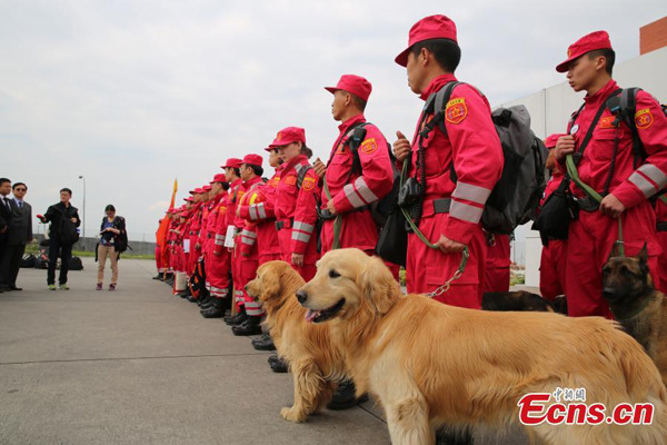 The 62-strong China International Search and Rescue Team arrives in Nepal on Sunday to carry out humanitarian rescue following a massive earthquake struck the country, April 26, 2015. (Photo: China News Service/Fu Yongkang)
