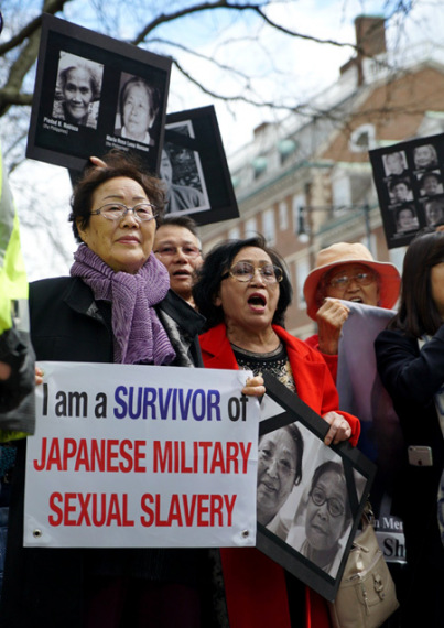Protesters, including a former Korean comfort woman, Yong Soo Lee, 88, demonstrate outside the Kennedy School at Harvard in Cambridge, Massachusetts, demanding that Japanese Prime Minister Shinzo Abe apologize for Japan's sexual enslavement of women in occupied countries during WWII. (Photo: Xinhua/Zhou Erjie)