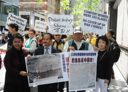 Protesters are seen in a demonstration against Japanese Prime Minister Shinzo Abe's continued efforts to distort historic facts in San Frnacisco, California, the United States, on April 28, 2015. Hundreds of Chinese and Korean Americans took to the street on Tuesday in San Francisco, demanding an apology from visiting Japanese Prime Minister Shinzo Abe. (Xinhua/Xu Yong)