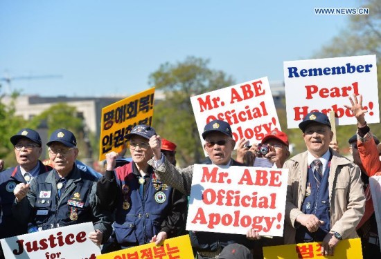 Dozens of protesters shout slogans in front of Capitol Hill as Japanese Prime Minister Shinzo Abe pays a visit to White House in Washington D.C., capital of the United States, April 28, 2015. Nearly 200 people held signs and shouted slogans in a protest against Abe's handling of history issues, demanding the Japanese leader to unequivocally apologize for his country's wartime crimes here on Tuesday. (Xinhua/Bao Dandan)