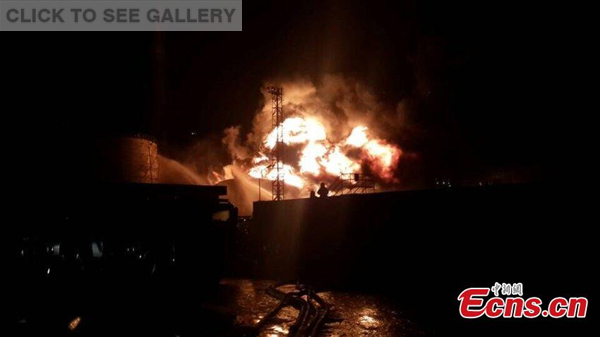 Firefighters battle to put out a vast fire at a chemical plant in southeastern Chinese city of Zhangzhou on April 7, 2015, the second accident at the site in two years. (Photo/CFP) 