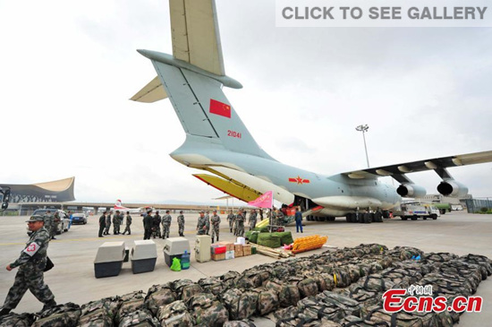 An Ilyushin Il-76 aircraft of the People's Liberation Army (PLA) Air Force, carrying rescue crews and equipment to help in the aftermath of the earthquake in Nepal, prepares for take-off at an airport. PLA Air Force spokesman Shen Jinke says China will send four Ilyushin Il-76 aircraft to aid rescue efforts in Nepal. Soldiers chosen for the mission have overseas rescue experience, says Shen. (Photo: China News Service/Zhang Hengping)
