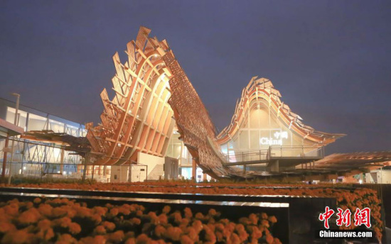 The photo shows the night view of the China Pavilion at the Expo Milano 2015. The China Pavilion is a self-built pavilion with a wave-like, timber-framed roof. The Pavilion, integrating with both aesthetic design and high technology, illustrates and explains in detail China's philosophies on agriculture, food, eating and nature. The Expo Milano 2015, with a theme on food and nutrition, kicks off in Milan, Italy on May 1, 2015 and remain open for six months. 145 nations are participating in the event and more than 50 of them have built their own pavilions. (Photo/China News Service)     