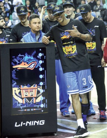 Stephon Marbury led the Beijing Ducks to a 4-2 series victory over Liaoning on March 22, claiming his third CBA championship ring and earning the MVP award. Zhang Wenkui / for China Daily
