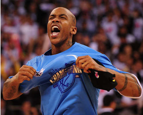 New York-born basketball star Stephon Marbury has shrugged off the sensation caused by his application for a Chinese green card, saying he has long made Beijing his home away from home regardless of his residence status.(File photo; CNTV)