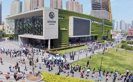 The new Shanghai Natural History Museum was one of the citys most popular attractions over the holiday. The museum has won rave reviews for its interactive displays. (Photo: Shanghai Daily/Zhang Suoqing)
