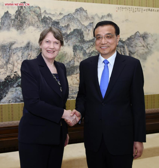 Chinese Premier Li Keqiang (R) meets with Helen Clark, under-secretary-general of the United Nations (UN) and administrator of the United Nations Development Program (UNDP), in Beijing, capital of China, May 4, 2015. (Xinhua/Rao Aimin)