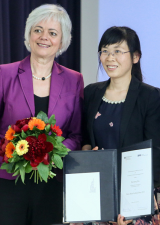 Zhu Xiaoxiang, right, a young Chinese researcher, is awarded with the Heinz Maier-Leibnitz Prize. [Photo/Xinhua] 