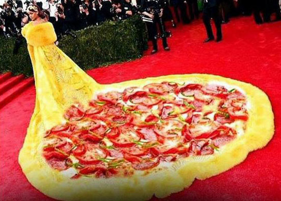 A photoshopped image makes singer Rihanna's dress look like a pizza. The pop singer opted for the dress tailor-made by Beijing-based designer Guo Pei at the Met Gala in New York City, May 5, 2015. (Photo/weibo.com)