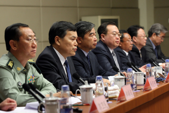 Officials from six government departments and the PLA General Staff Headquarters speak about China's earthquake relief efforts in Nepal at a news conference on Thursday. (China Daily/Wang Zhuangfei)