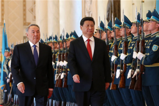 Chinese President Xi Jinping (front R) attends a welcoming ceremony held by Kazakh President Nursultan Nazarbayev in Astana, Kazakhstan, May 7, 2015. (Photo/Xinhua)