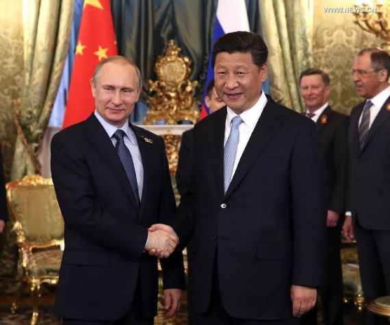 Chinese President Xi Jinping (R, front) and his Russian counterpart Vladimir Putin hold talks in Moscow, capital of Russia, May 8, 2015. (Xinhua/Ma Zhancheng)