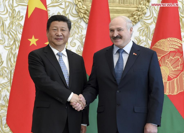Chinese President Xi Jinping (L) meets with Belarusian President Alexander Lukashenko in Minsk, capital of Belarus, May 10, 2015. Xi arrived here Sunday for a three-day state visit to Belarus, the first by a Chinese head of state in 14 years. (Xinhua/Xie Huanchi)