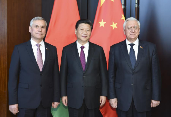 Chinese President Xi Jinping (C) meets with Chairman of the Council of the Republic of the National Assembly of Belarus Mikhail Myasnikovich (R) and Chairman of the House of Representatives of the National Assembly of Belarus Vladimir Andreichenko in Minsk, capital of Belarus, May 11, 2015. Xi arrived here Sunday for a three-day state visit to Belarus, the first by a Chinese head of state in 14 years.(Xinhua/Xie Huanchi)