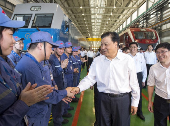Liu Yunshan (R front), a member of the Standing Committee of the Political Bureau of the Communist Party of China (CPC) Central Committee and secretary of the Secretariat of the CPC Central Committee, meets with workers of CSR Zhuzhou Electric Locomotive Company in Zhuzhou, central China's Hunan Province, May 9, 2015. Liu had an inspection tour in Hunan from May 8 to 11.(Xinhua/Wang Ye)