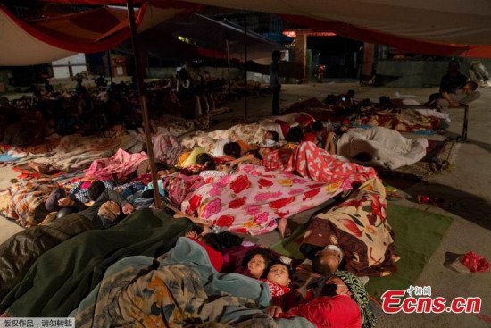 Residents sleep on a street after a 7.5-magnitude earthquake in Kathmandu, Nepal, May 12, 2015. A total of 37 people have been confirmed dead on Tuesday's powerful quake, the Home Ministry said in its latest update. (Photo/ Agencies)