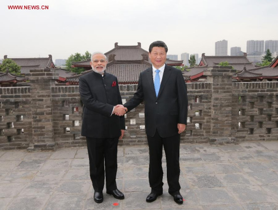 Chinese President Xi Jinping (R) accompanies Indian Prime Minister Narendra Modi to the Da Ci'en Temple after their meeting in Xi'an, capital of northwest China's Shaanxi Province, May 14, 2015. (Xinhua/Lan Hongguang)