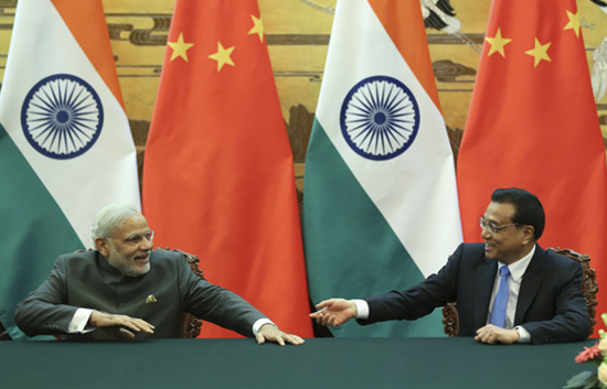 Chinese Premier Li Keqiang holds talks with Indian Prime Minister Narendra Modi at the Great Hall of the People, Beijing on Friday. [Photo by Zhao Yinan/chinadaily.com.cn] 