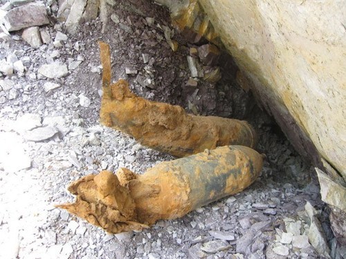 This 2012 file photo shows artillery shells discarded by Japanese troops during World War II from a farmer's house in Ji'an, Jiangxi province. (Photo/Xinhua)