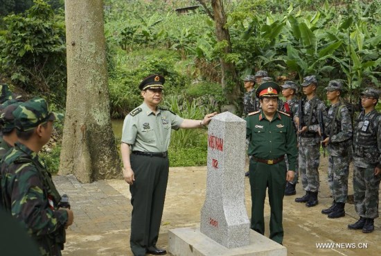 Chinese State Councilor and Defense Minister Chang Wanquan (L) and Vietnamese Defense Minister Phung Quang Thanh attend a joint patrol by border troops of the two countries in Mengzi, southwest China's Yunnan Province, May 16, 2015. The second high-level border meeting between the Chinese and Vietnamese militaries concluded here on Sunday. (Xinhua/Bai Ruixue)
