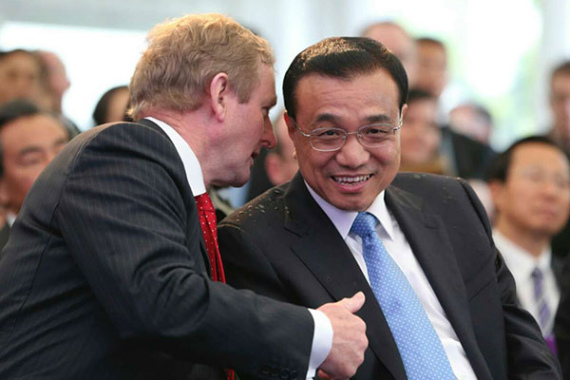 Premier Li Keqiang visited Garvey Farm in Shannon with Irish Prime Minister Enda Kenny on May 17 local time. (Photo/Xinhua)