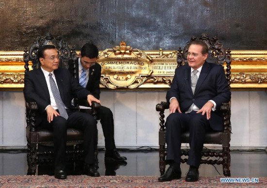 Chinese Premier Li Keqiang (L) meets with Brazilian Senate President Renan Calheiros in Brasilia, capital of Brazil, May 19, 2015. (Xinhua/Pang Xinglei) 