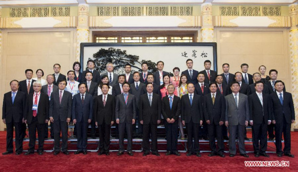 Liu Qibao (C front), a member of the Political Bureau of the Communist Party of China (CPC) Central Committee and head of the CPC Central Committee's Publicity Department, meets with representatives of overseas Chinese media in Beijing, capital of China, May 22, 2015. (Xinhua/Wang Ye) 