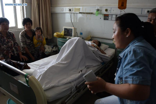An elder receives treatment at a hospital in Lushan County of Pingdingshan City, central China's Henan Province, May 26, 2015. Thirty-eight people were killed and six others injured in a fire at a rest home in Lushan on Monday night. (Xinhua/Zhao Peng)