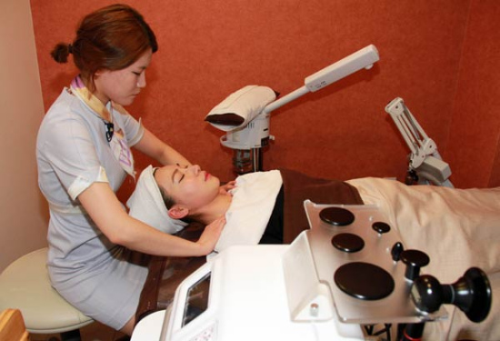 A patient about to undergo plastic surgery in Seoul, South Korea. (Photo/Xinhua)