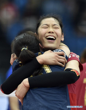 Zhu Ting (R) of China celebrates with her teammate after winning the 1/2 final match against Thailand at the 18th Asian Senior Women's Volleyball Championships in Tianjin, north China, on May 27, 2015. China won 3-1. (Xinhua/Yue Yuewei)