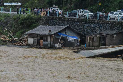  house is seen stranded in flood in Leishan County, southwest China's Guizhou Province, May 27, 2015. Leishan has lost access to power and water supplies after torrential rain battered the area from Tuesday night to Wednesday, and repairs are still under way. (Photo: Xinhua/Liu Xu)