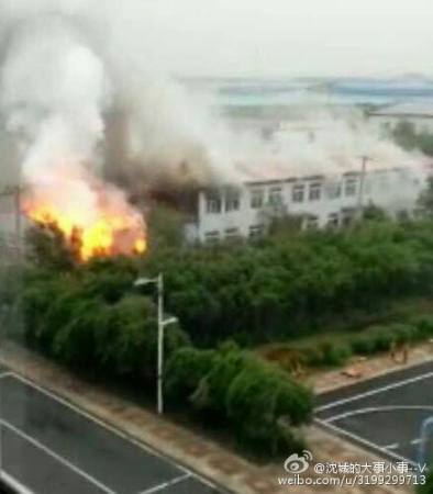 A fire ripped through a pharmaceutical plant in Liaoning Province.Photo/Sina Weibo