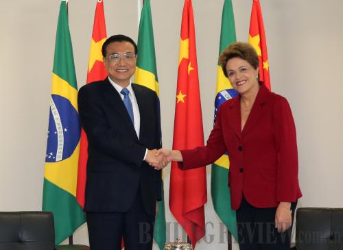 Visiting Chinese Premier Li Keqiang and Brazilian President Dilma Rousseff shake hands in Brasilia, capital of Brazil, on May 19 (XINHUA)