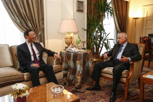 Secretary General of Arab League Nabil al-Araby (R) meets with visiting Chinese State Councilor Yang Jiechi at the headquarters of Arab League in Cairo, Egypt, June 1, 2015. (Xinhua/Cui Xinyu)