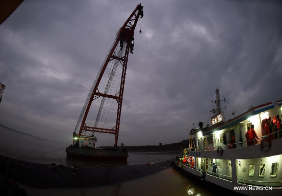 Rescuers work at the site of the overturned passenger ship in the Jianli section of the Yangtze River in central China's Hubei Province, June 2, 2015. (Photo: Xinhua/Xiao Yijiu)