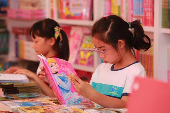 Two girls are among the young readers visiting the China Children Book Expo that ran from May 28 to June 1 inBeijing. Photo provided toChina Daily  