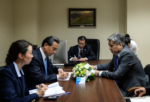 Chinese Foreign Minister Wang Yi (2nd L) holds a meeting with Kyrgyz Foreign Minister Erlan Abdyldaev (1st R) in Moscow, Russia, June 3, 2015. (Xinhua/Jia Yuchen)