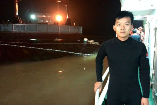 Diver Guan Dong at the site, June 2. (Photo/Xiong Feng)