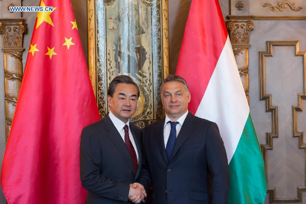 Hungarian Prime Minister Viktor Orban (R) and visiting Chinese Foreign Minister Wang Yi shake hands during a meeting in the Hungarian Parliament in Budapest, Hungary on June 6, 2015. (Xinhua/Attila Volgyi)