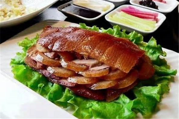 Peking roast duck is displayed at the Milan Expo 2015. (Photo/CNTV)