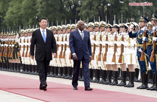 Chinese President Xi Jinping (L, front) holds a welcoming ceremony for Angolan President Jose Eduardo dos Santos before their talks in Beijing, capital of China, June 9, 2015. (Xinhua/Zhang Duo)