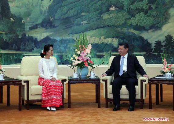 Chinese President Xi Jinping (R) meets with a delegation from Myanmar's National League for Democracy (NLD), headed by NLD chair Aung San Suu Kyi, at the Great Hall of the People in Beijing, China, June 11, 2015. (Photo: Xinhua/Liu Weibing)