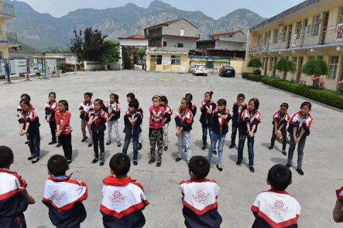 Boarders have a PE class at the primary school of Shicheng Township of Pingshun County, north China's Shanxi province, May 26, 2015. The children in the school are mostly left behind children whose parents work outside of their hometown. (Photo/Xinhua)
