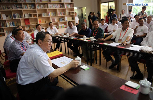 Yu Zhengsheng (front), chairman of the National Committee of the Chinese People's Political Consultative Conference (CPPCC), attends a meeting with a visiting Taiwanese delegation who came to attend the 7th Strait Forum in Xiamen, southeast China's Fujian Province, June 13, 2015. Yu will attend the opening ceremony of the 7th Strait Forum on Sunday, which is the largest annual event for cross-Strait grassroots exchanges. (Photo: Xinhua/Liu Weibing)