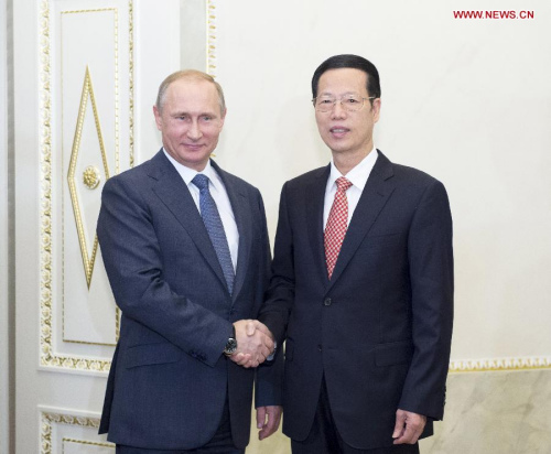 Chinese Vice Premier Zhang Gaoli (R) meets with Russian President Vladimir Putin in St. Petersburg, Russia, June 18, 2015. (Xinhua/Wang Ye)
