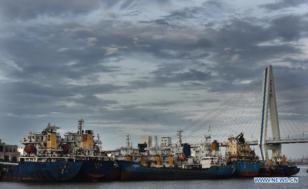 Ships berth at Xingang Harbor in Haikou, capital of south China's Hainan Province, June 21, 2015. Tropical storm Kujira strengthened into a typhoon in the South China Sea on Sunday, which is moving northward and likely to become the first typhoon to hit China this year. (Xinhua/Zhao Yingquan)
