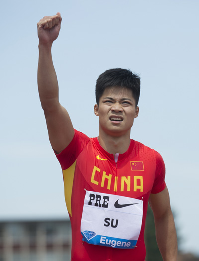 Chinese sprinter Su Bingtian celebrates after clocking 9.99s to finish third in the men's 100m final at the Eugene Grand Prix in Oregon May 30, 2015.  (Photo/Xinhua)