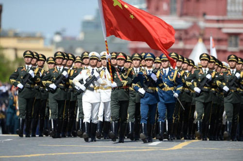 The guard of honor of the three services of the Chinese People's Liberation Army (PLA) take part in the military parade marking the 70th anniversary of the victory in the Great Patriotic War, in Moscow, Russia, May 9, 2015. (Photo: Xinhua/Jia Yuchen)