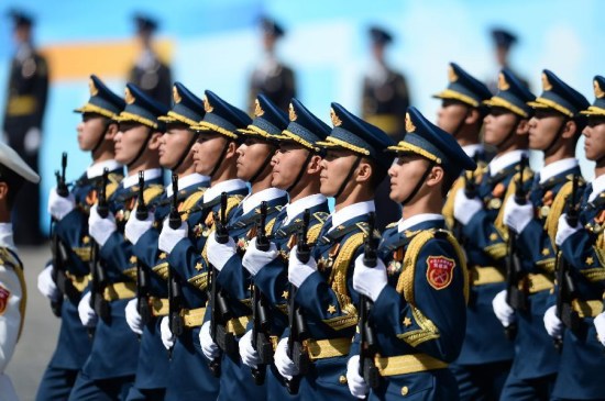 The guard of honor of the three services of the Chinese People's Liberation Army (PLA) take part in the military parade marking the 70th anniversary of the victory in the Great Patriotic War, in Moscow, Russia, May 9, 2015. (Photo: Xinhua/Jia Yuchen)