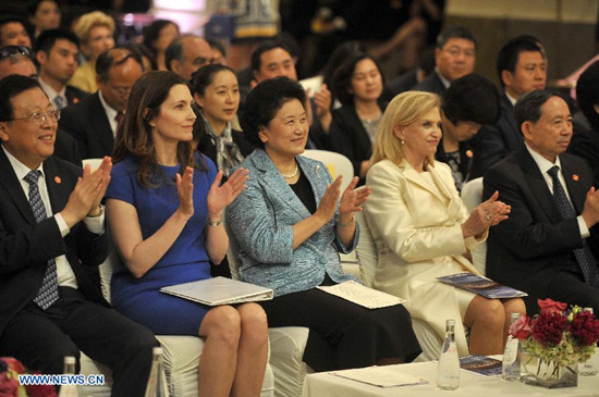 Chinese Vice Premier Liu Yandong (3rd L) claps hands during the opening concert of the China-U.S. Composers Project in Washington, the United States, on June 22, 2015.  (Photo: Xinhua/Wang Lei)